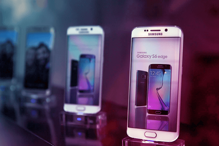 Samsung выпустила новый премиальный смартфон, который выглядит шикарно Samsung выпустила новый премиальный смартфон, который выглядит шикарно